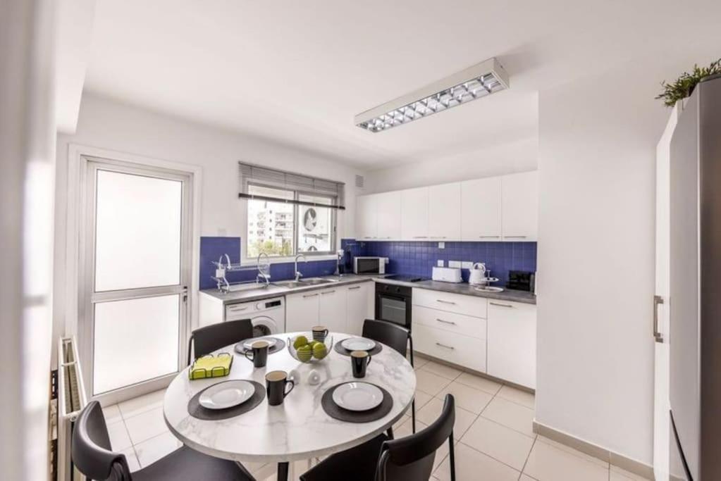 Luxurious Bright & Stylish 2Br With Office In Nicosia Apartment Luaran gambar