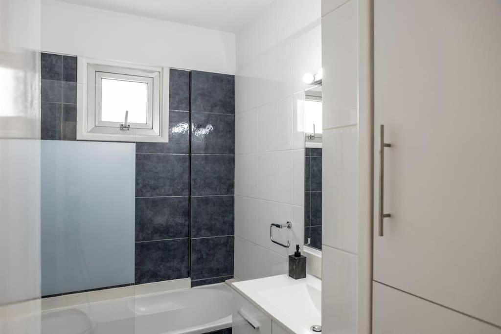 Luxurious Bright & Stylish 2Br With Office In Nicosia Apartment Luaran gambar